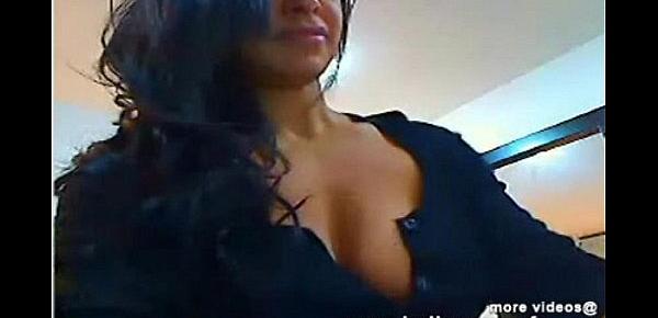  Desi Shruti Indian Hot Babe exposing her big boobs in indian sex video  - indiansexygfs.com